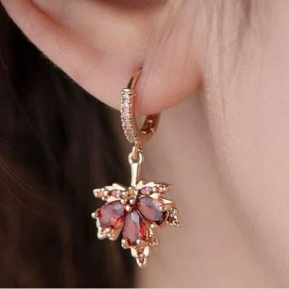 Copper Cubic Zirconia Maple Leaf Dangle
Earrings fall vibes autumn colors - Picture 2 of 10
